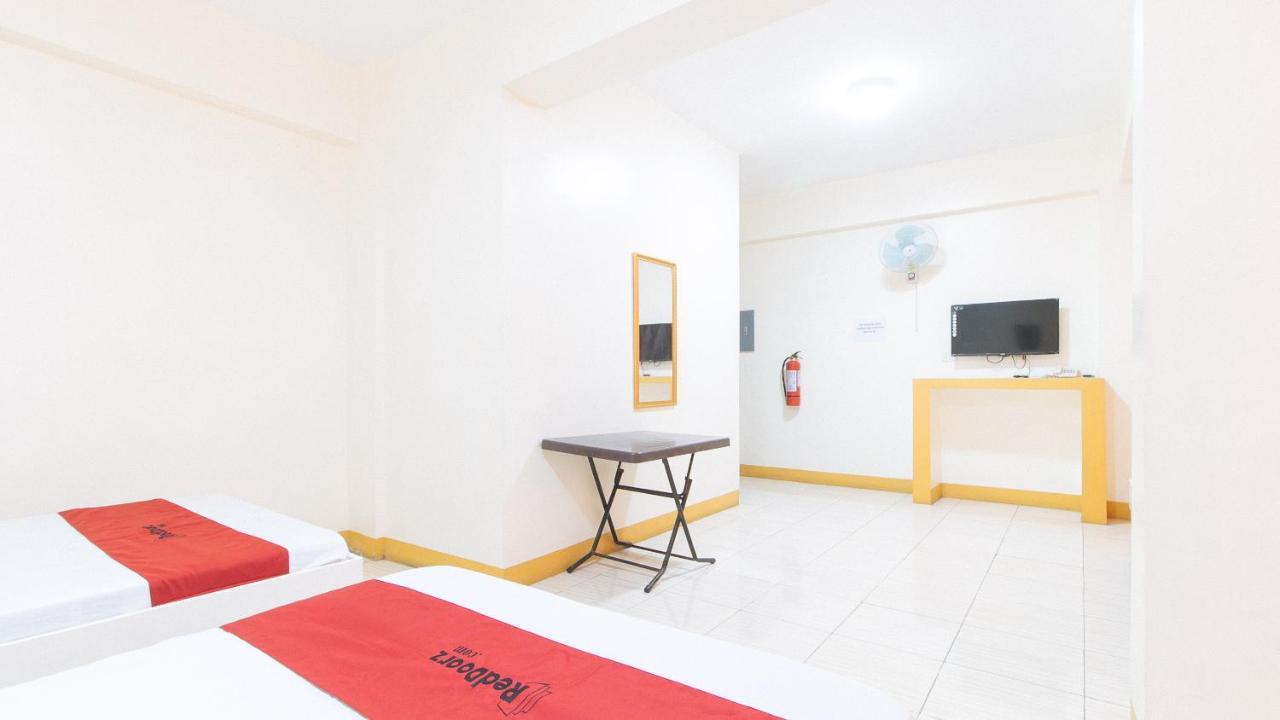 RedDoorz @ Golden Skye Hotel Guagua Exterior foto